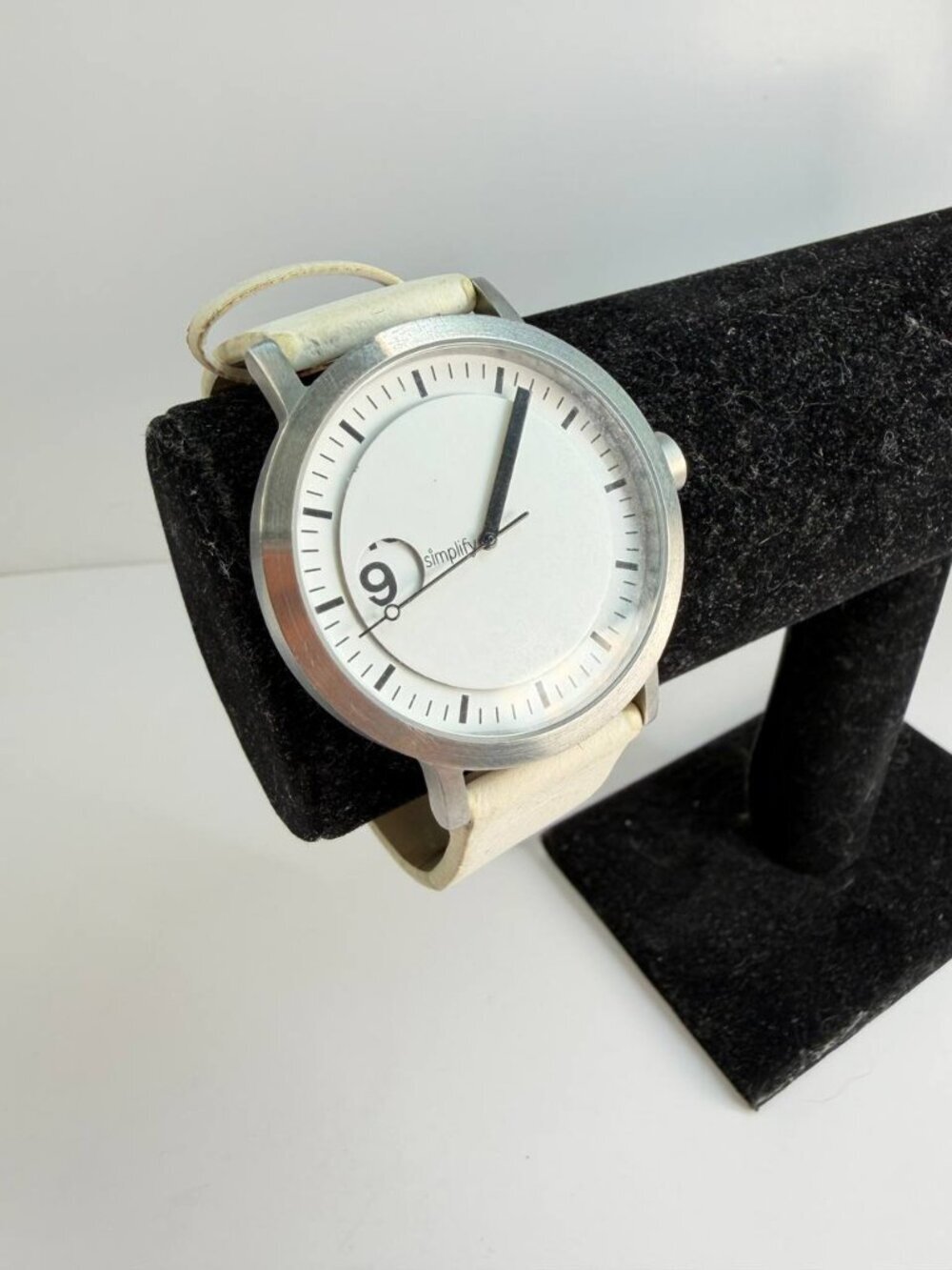 Simplify “It Is Your Time” Minimalist Watch – White Leather Strap